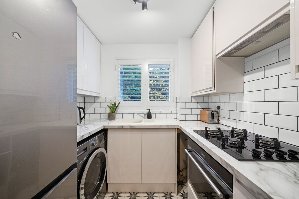 Property photo 3 of 9 4712312