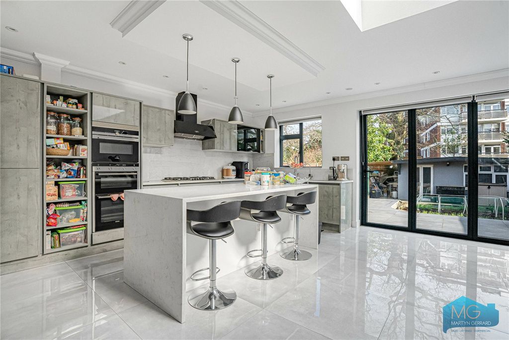 Property photo 2 of 24 Picture No. 06