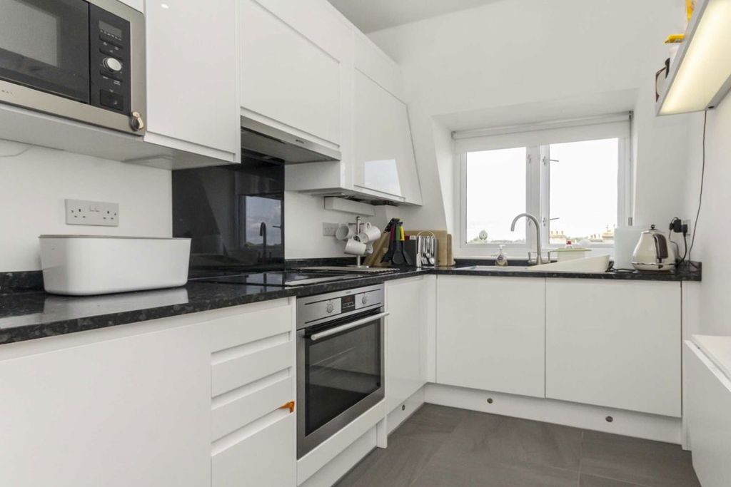 Property photo 2 of 3