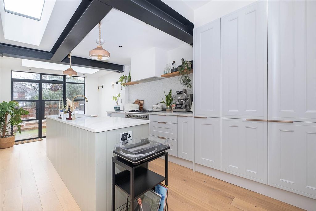 Property photo 2 of 27 61-Queens-Road-0008 Copy.Jpg