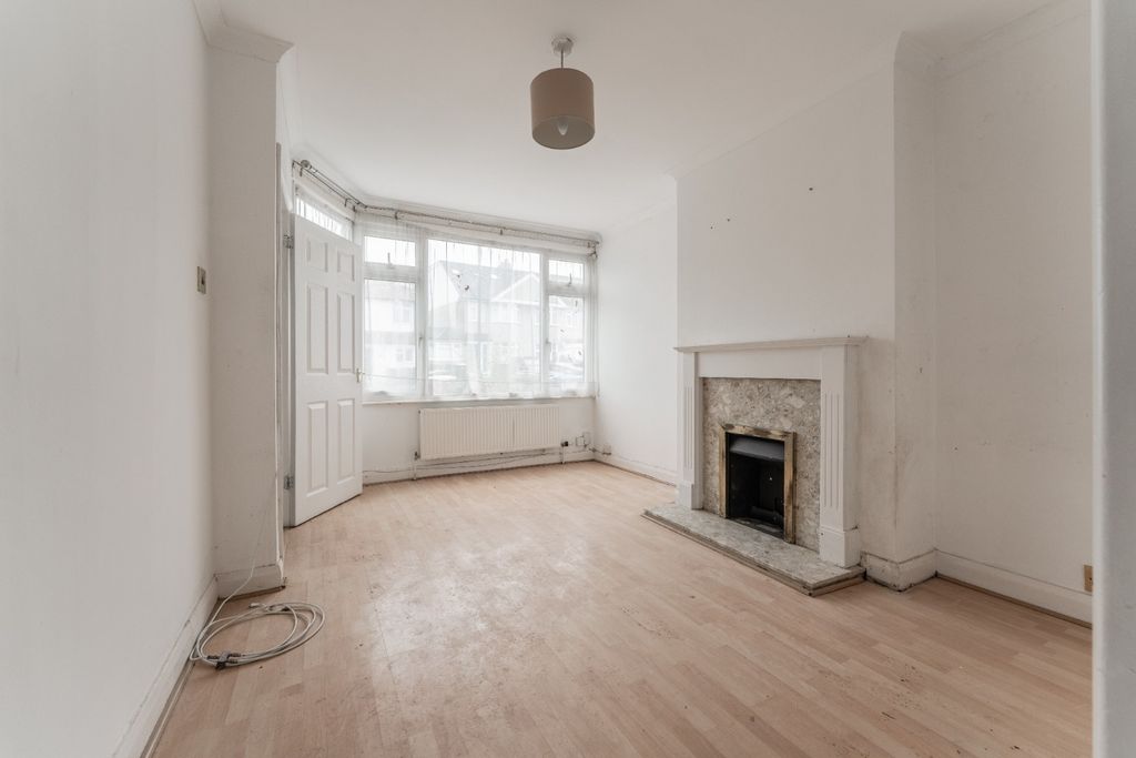 Property photo 3 of 11 5226983