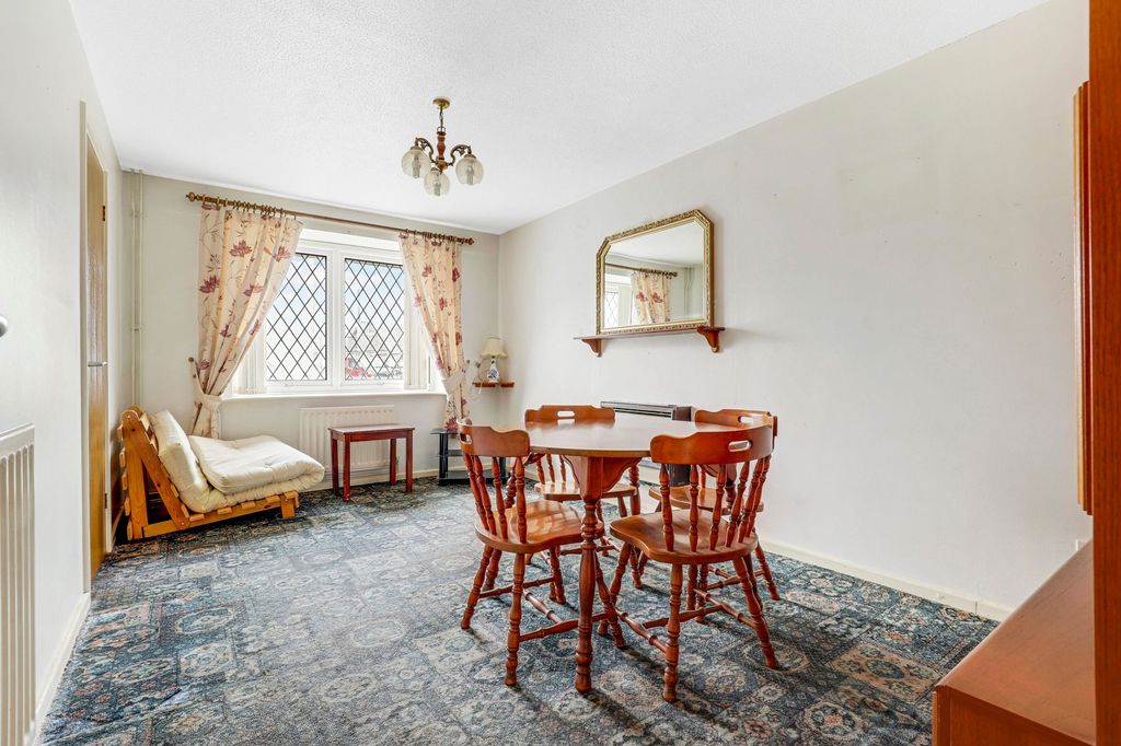 Property photo 3 of 11