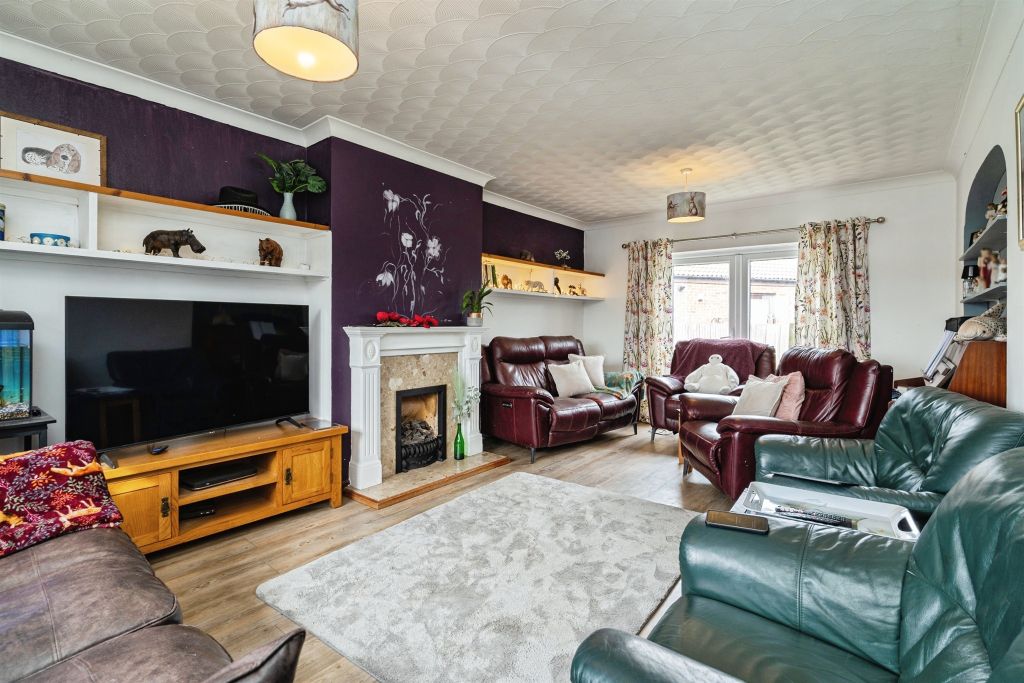 Property photo 2 of 27