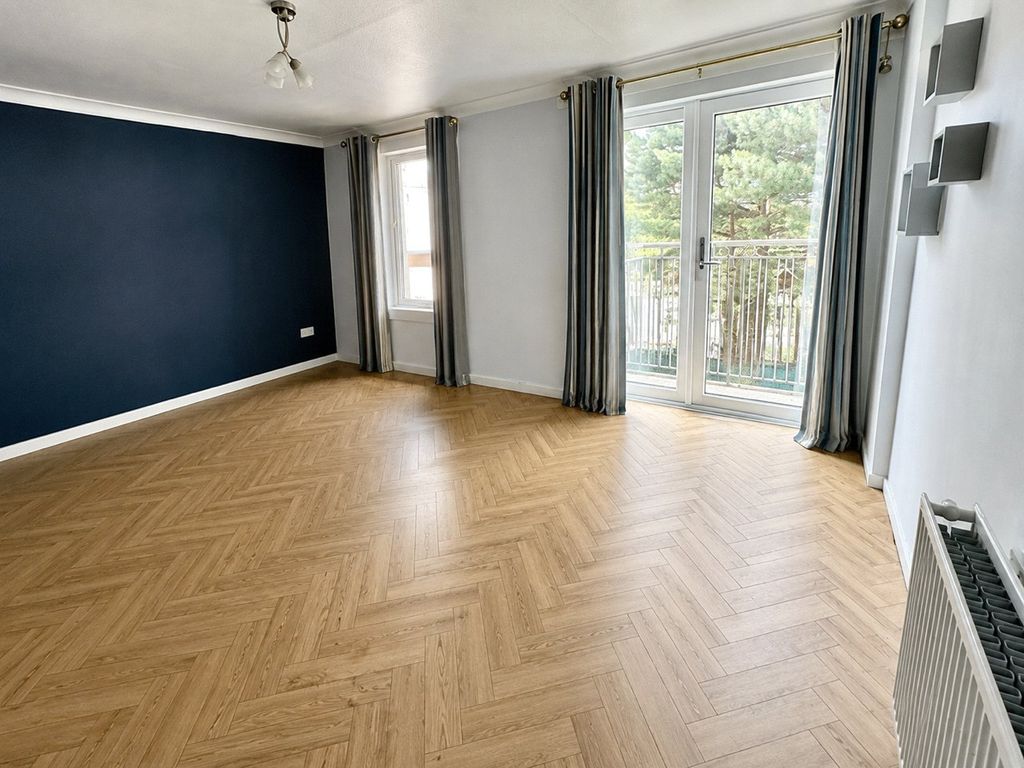 Property photo 2 of 11 Picture No. 17