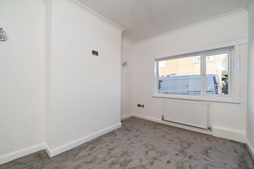 Property photo 2 of 16 Living Room Pic 1