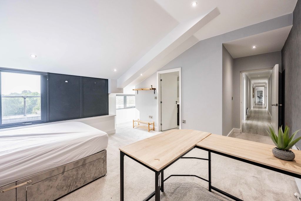 Property photo 3 of 11 Image