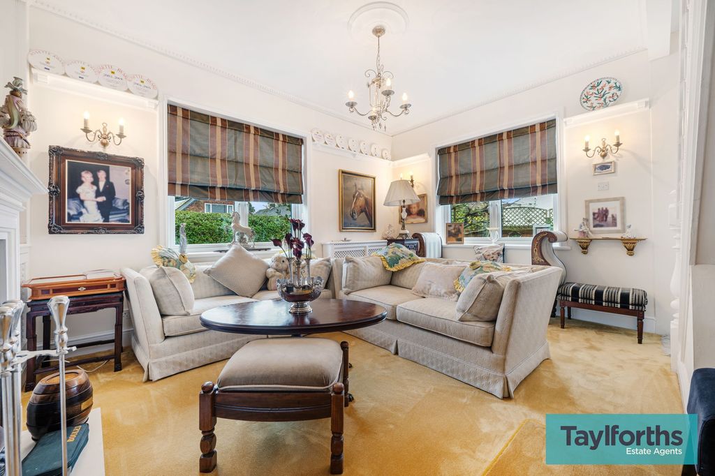 Property photo 2 of 34