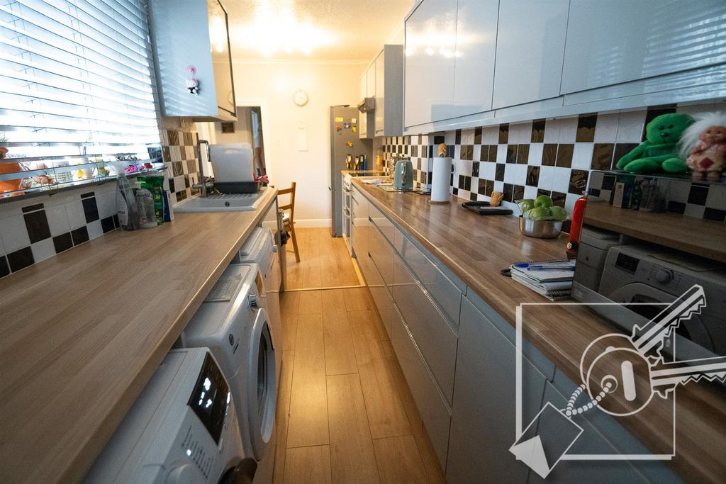 Property photo 2 of 24 Kitchen
