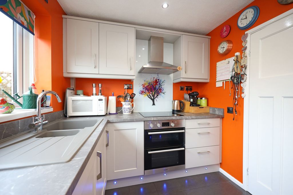 Property photo 2 of 19