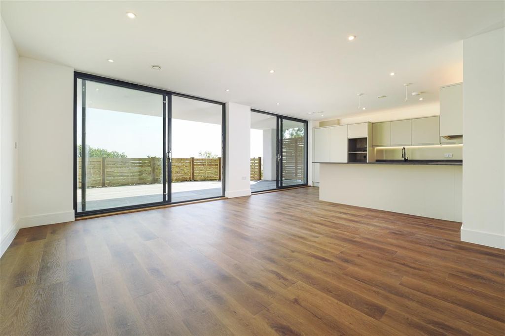 Property photo 3 of 28