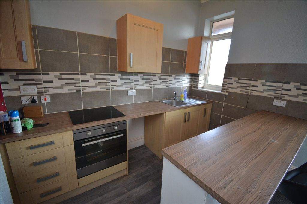 Property photo 2 of 7 Kitchen