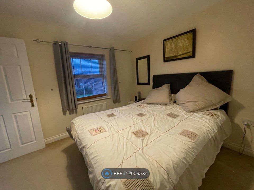 Property photo 3 of 14 Main Bedroom