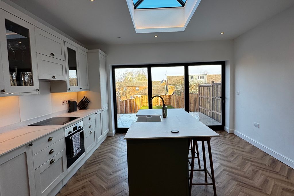 Property photo 3 of 42