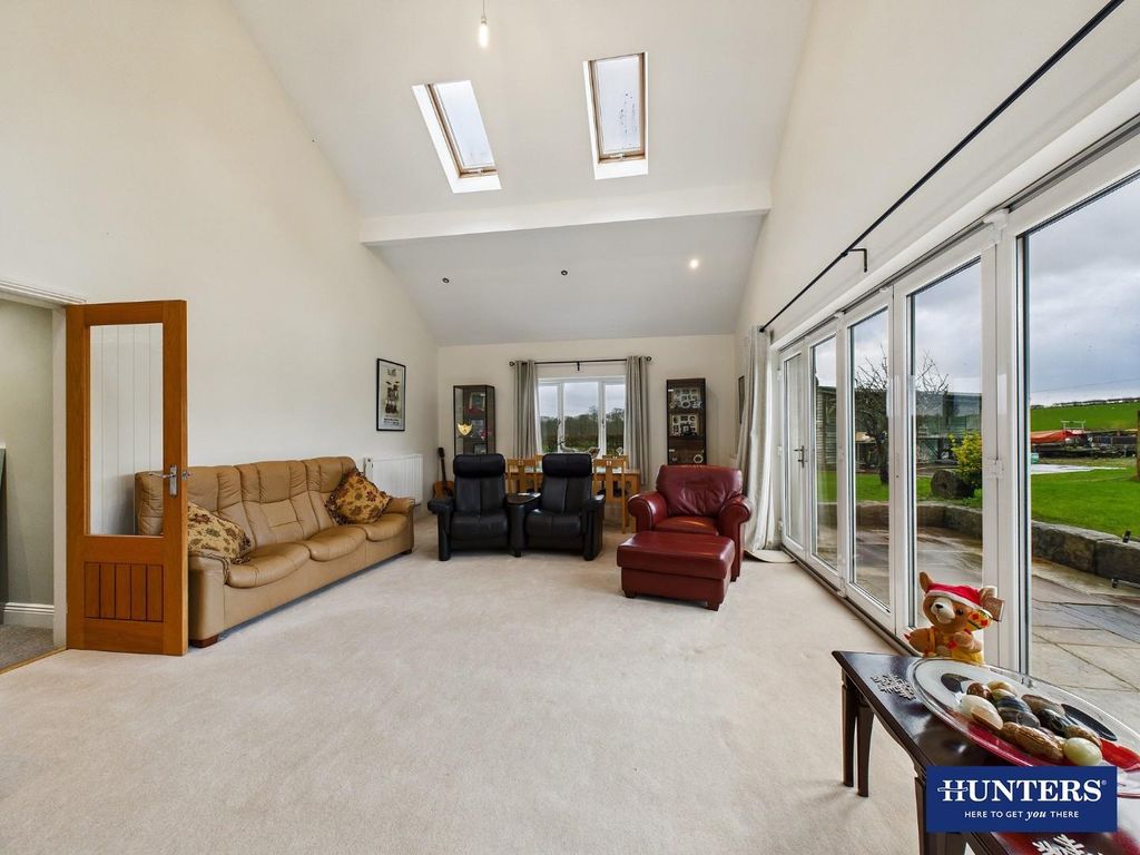 Property photo 2 of 33 Living Room