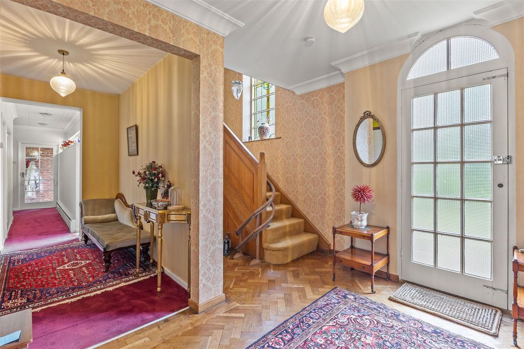 Property photo 2 of 20