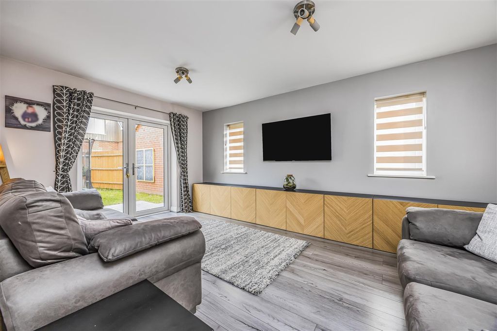 Property photo 2 of 21 7 Longcroft Way, Havant-Porticomarketing-Nexa-22.J