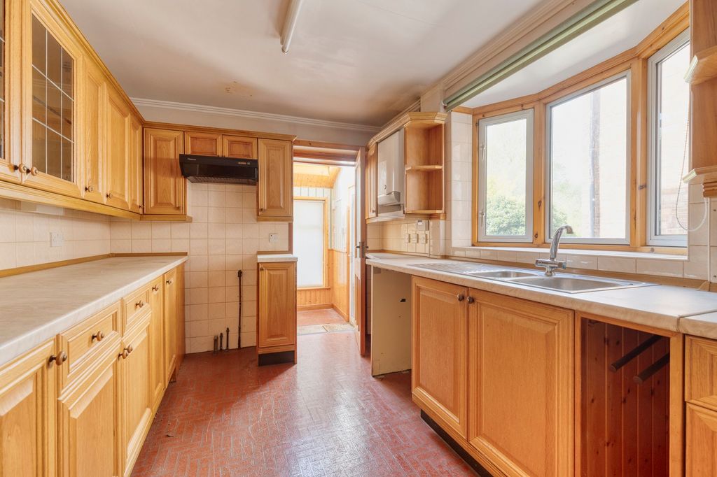 Property photo 3 of 34