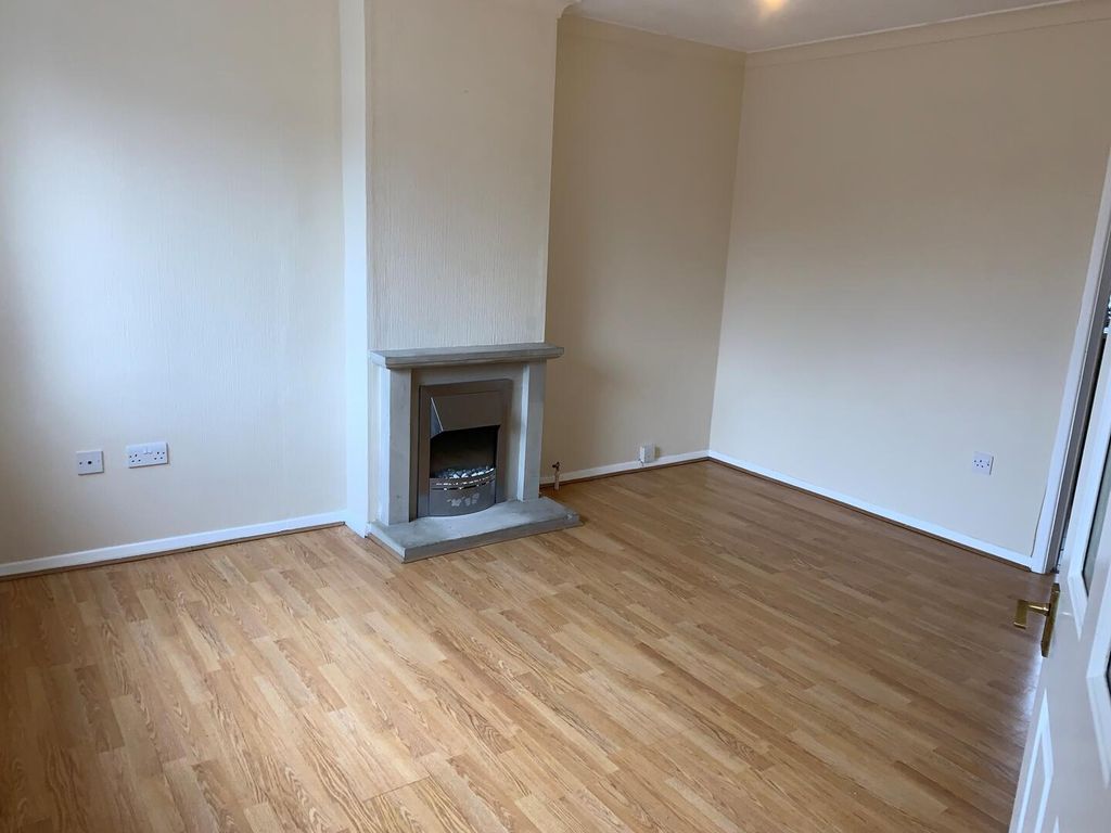 Property photo 3 of 10 Living Room