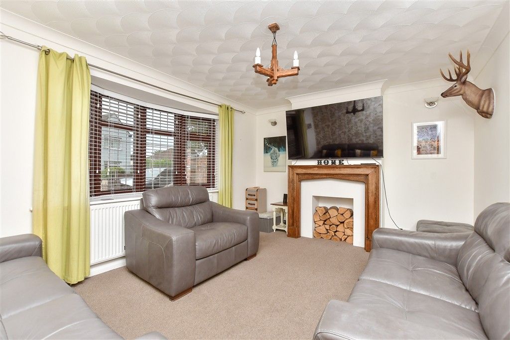 Property photo 3 of 10 Lounge