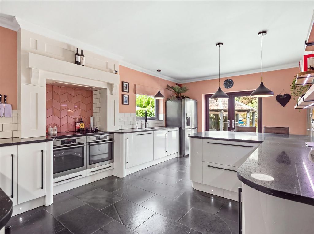 Property photo 3 of 15 Kitchen