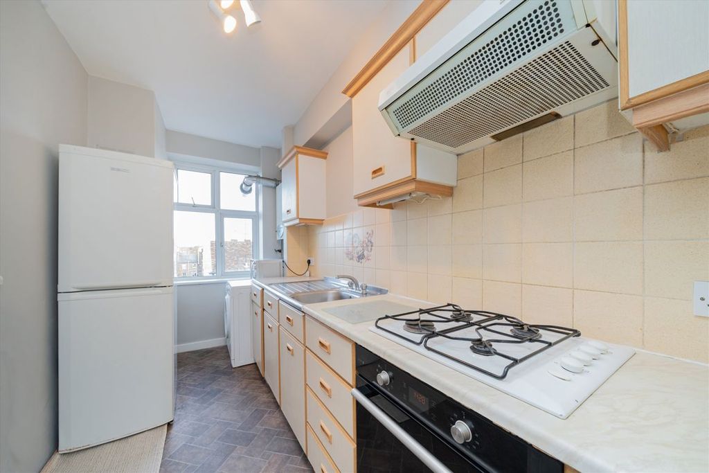 Property photo 3 of 6