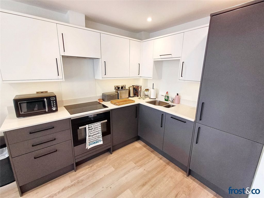 Property photo 3 of 11 Kitchen