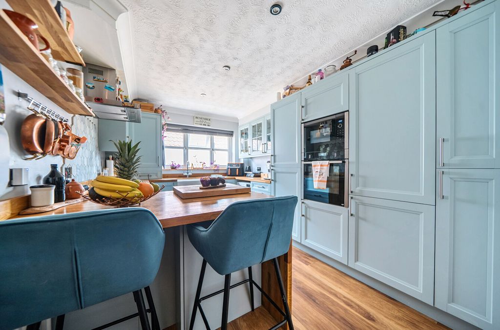 Property photo 1 of 20 1326797-9-687E2Dd...