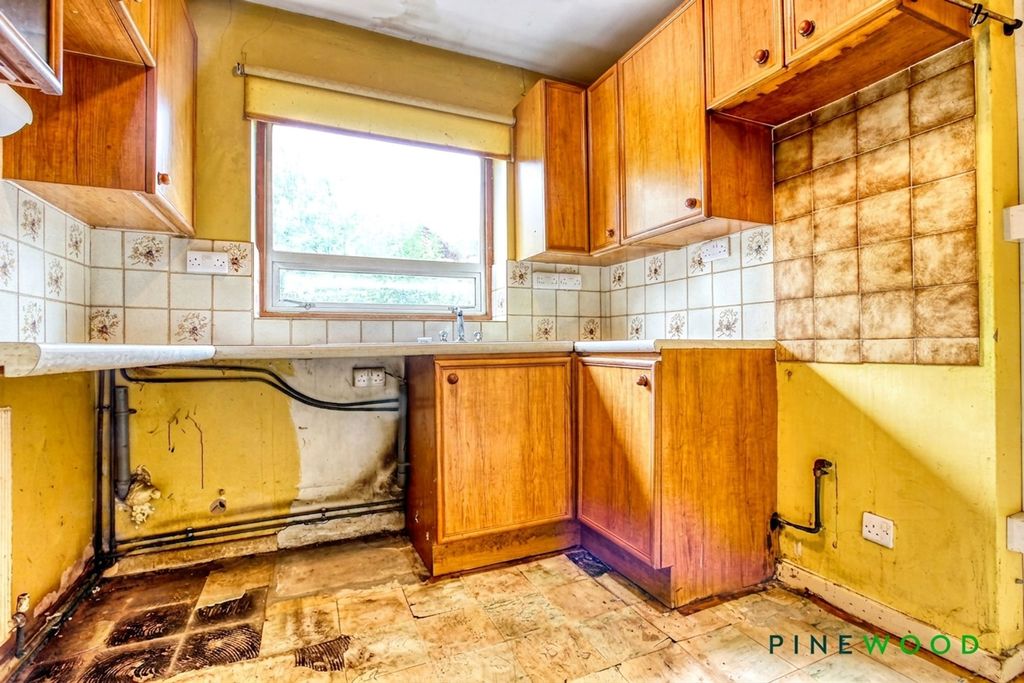 Property photo 2 of 17 Kitchen