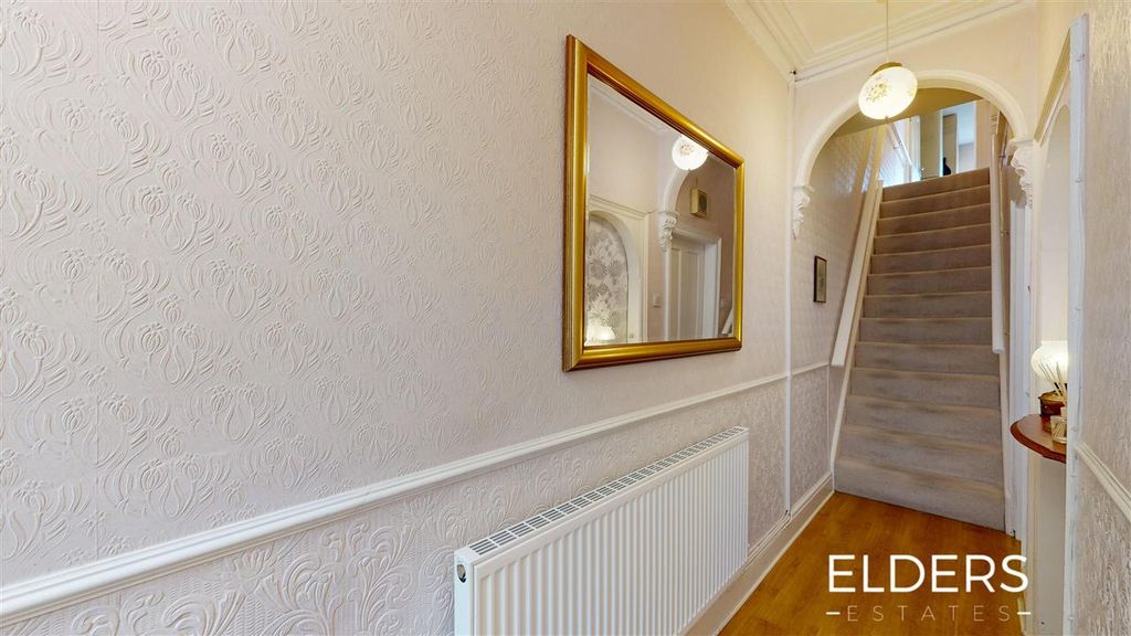 Property photo 2 of 27 Entrance Hall