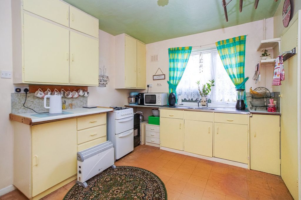 Property photo 2 of 22 Kitchen