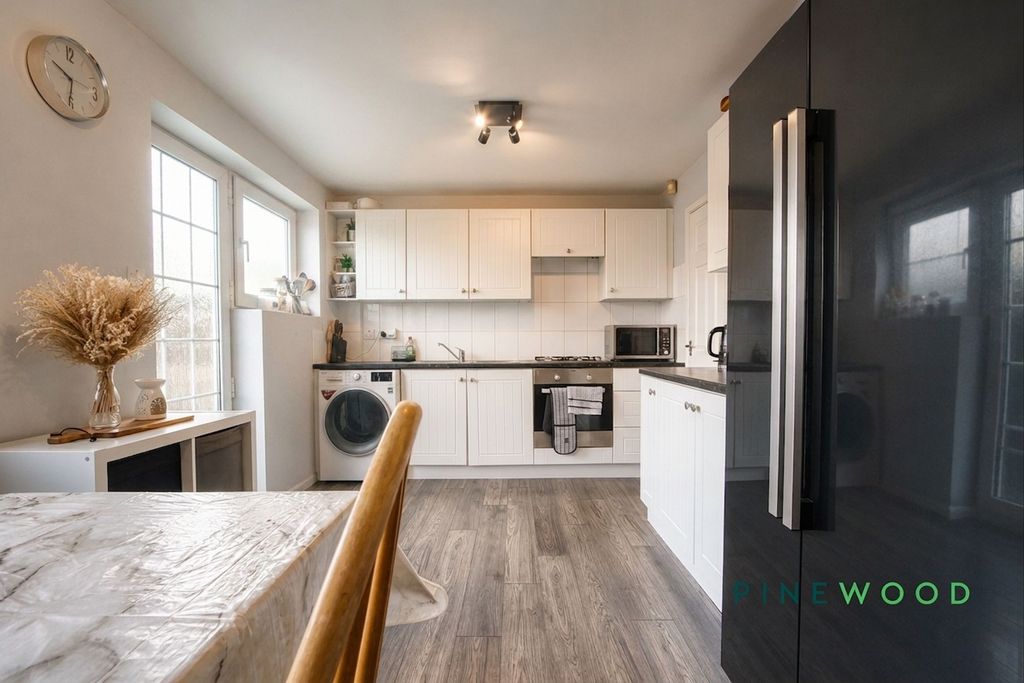 Property photo 3 of 13 Kitchen / Dining Room