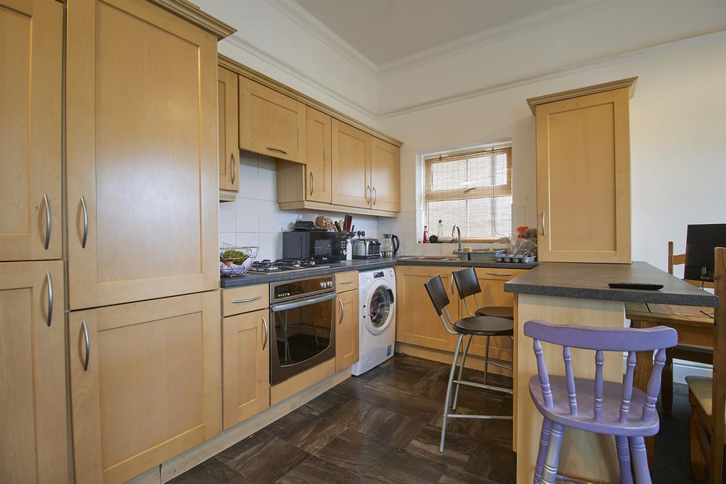 Property photo 2 of 8 Queens Rd Hk  17.Jpg