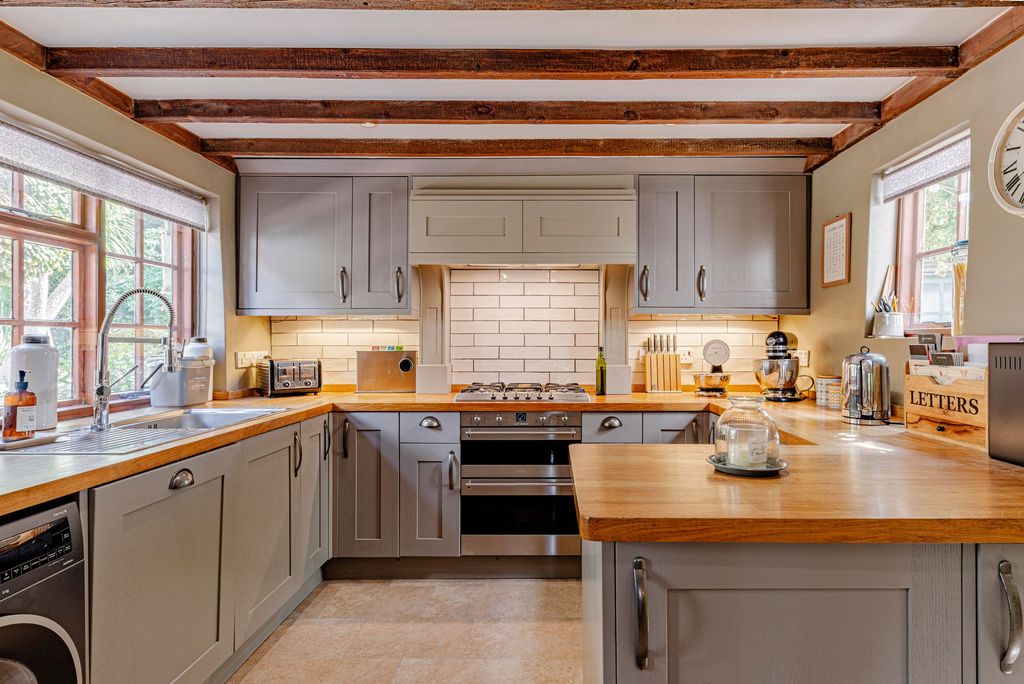 Property photo 3 of 35 Kitchen (1)