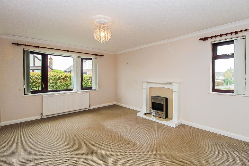 Property photo 3 of 10 Living Room