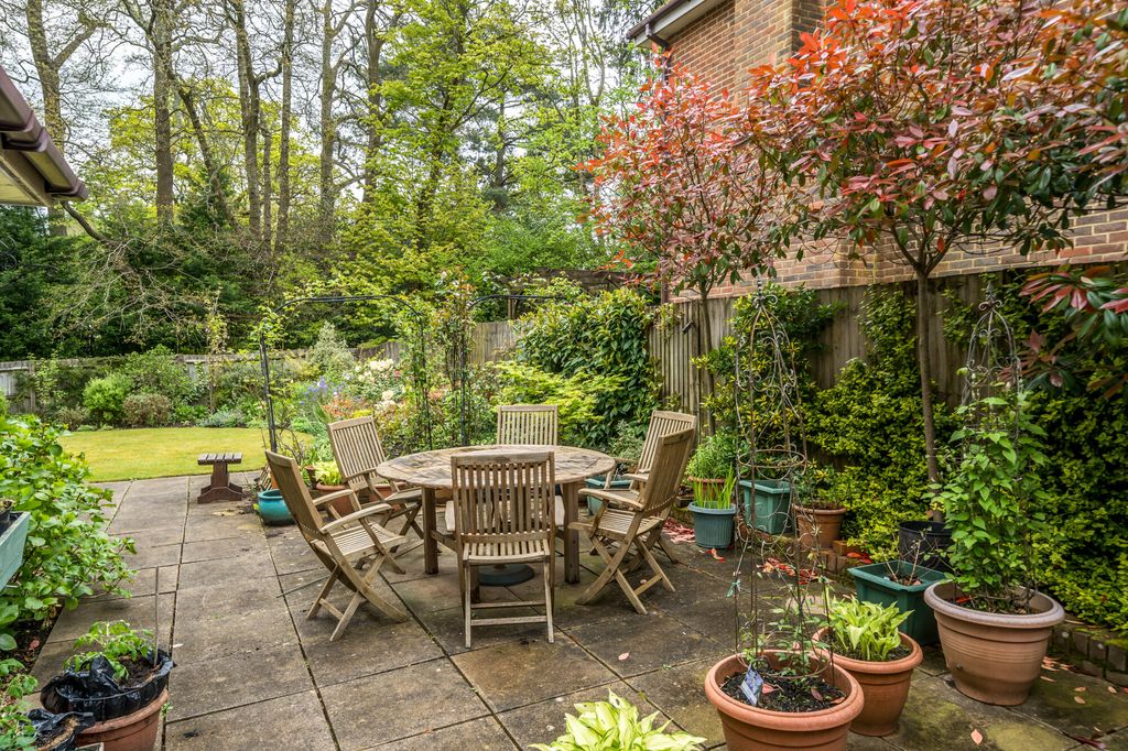 Property photo 2 of 11 2