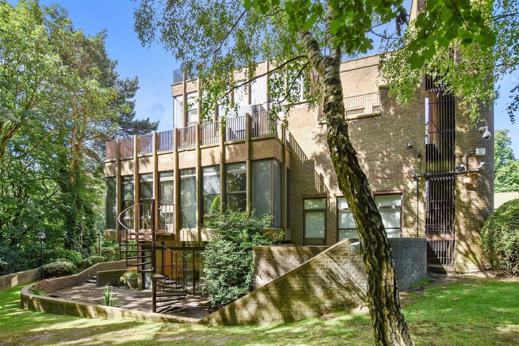 Property photo 2 of 10