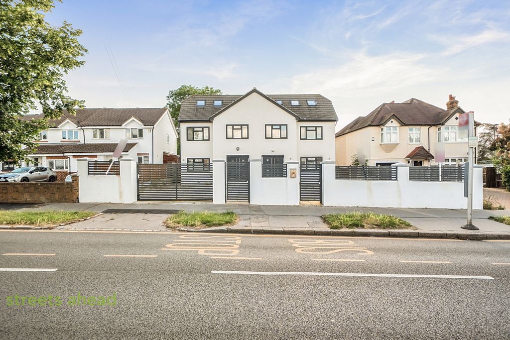 Property photo 2 of 22 A282832F-617E-413...