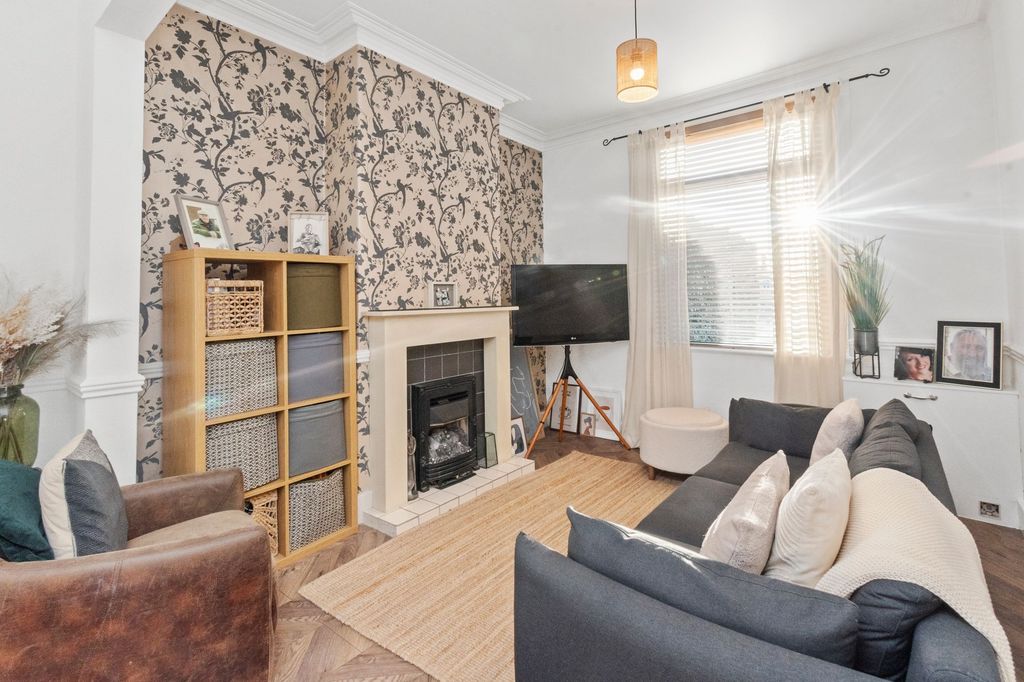 Property photo 2 of 35