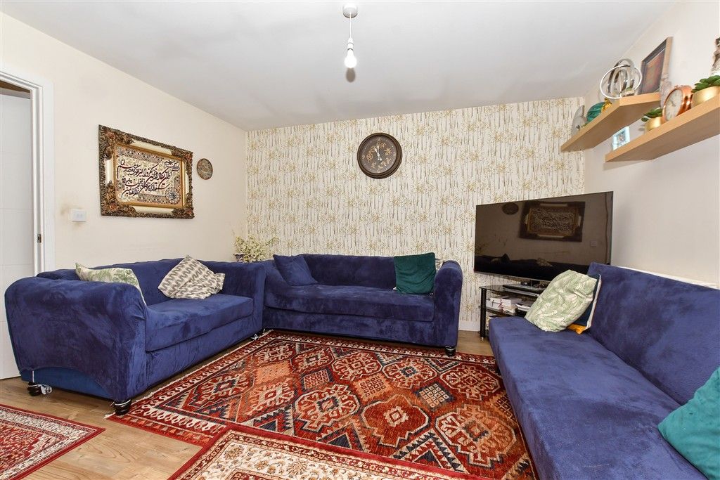 Property photo 1 of 7 Kitchen/Lounge