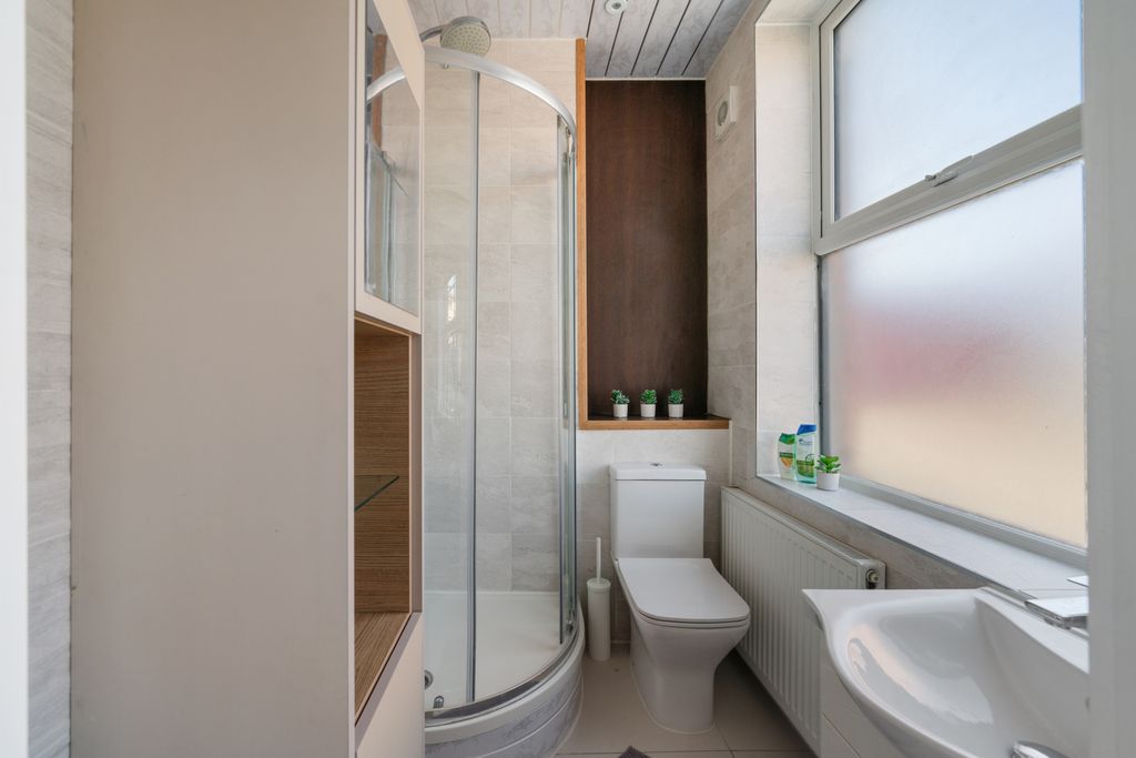 Property photo 3 of 13 83A Mitcham Road Sw17 9Pd-2