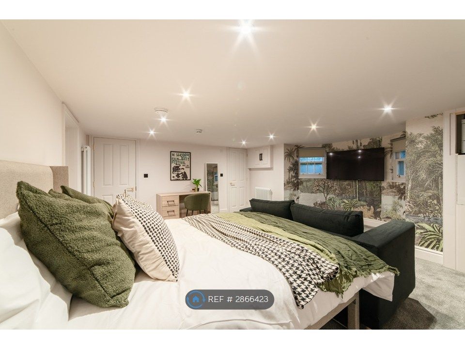 Property photo 1 of 35