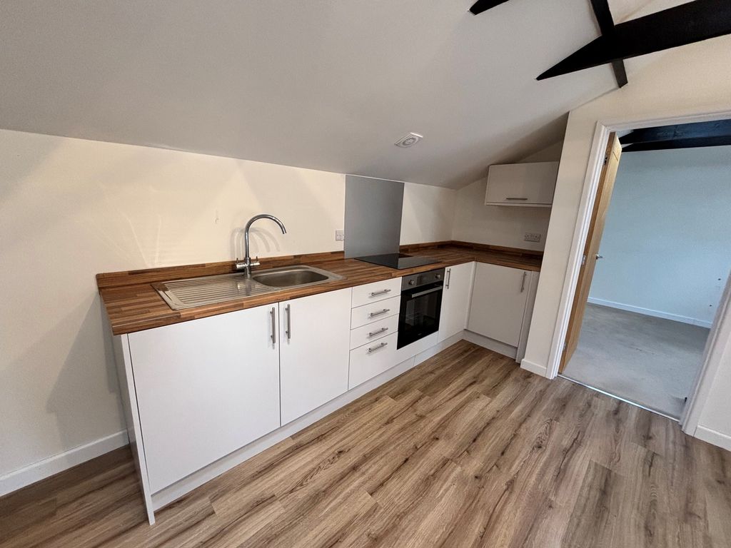 Property photo 2 of 9 Kitchen