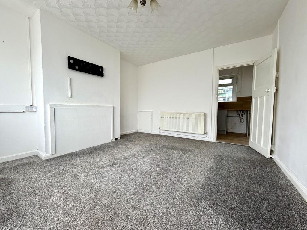 Property photo 3 of 11 Living Room