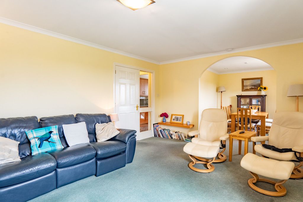 Property photo 3 of 44