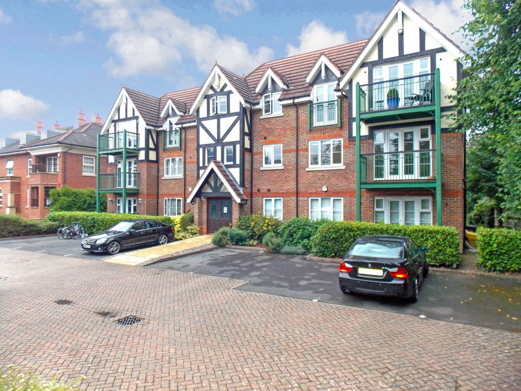Property photo 1 of 10 Three Double Bedroom Flat To Rent
