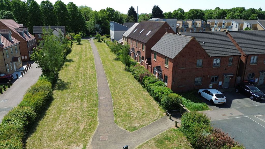 Property photo 3 of 32