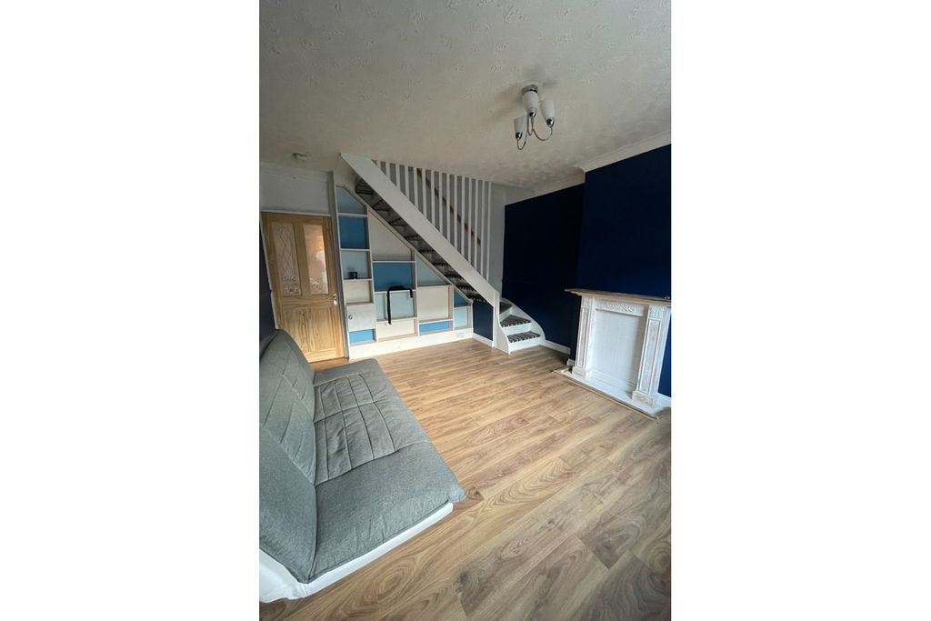 Property photo 2 of 11