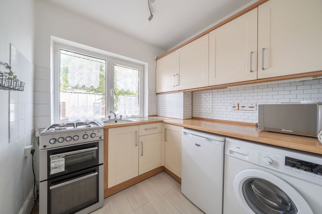 Property photo 2 of 9 Kitchen