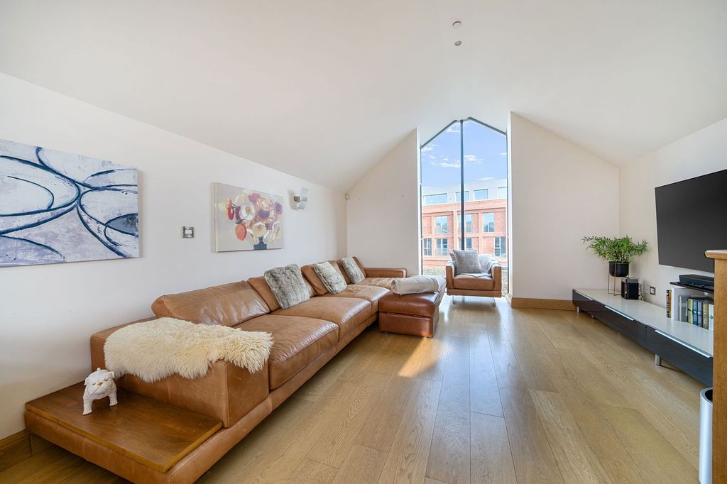 Property photo 2 of 11