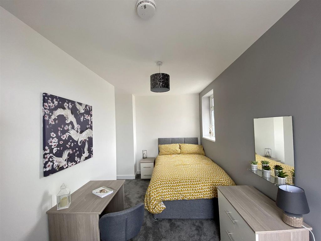 Property photo 1 of 9 Bedroom 4 Ensuite